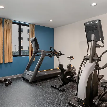 Express & Bronx - Barnabas Area By Ihg Hotel 2*
