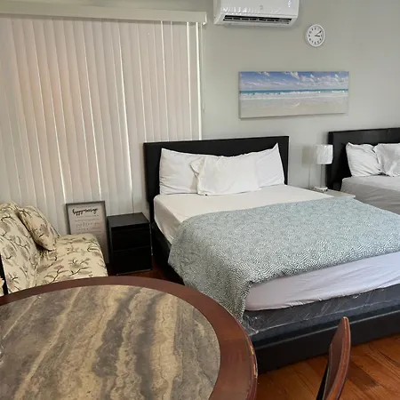 Large 1 Bedroom In The Heart Of The Bronx Apartment *