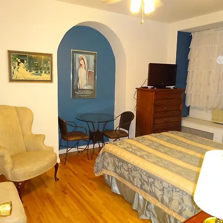 - Manhattan Apartment New York