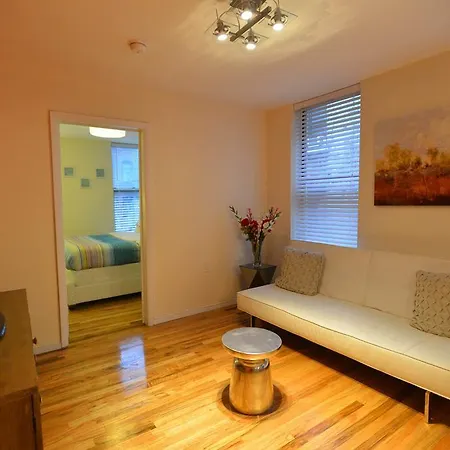 Lovely Two Bedroom Apt Apartment *
