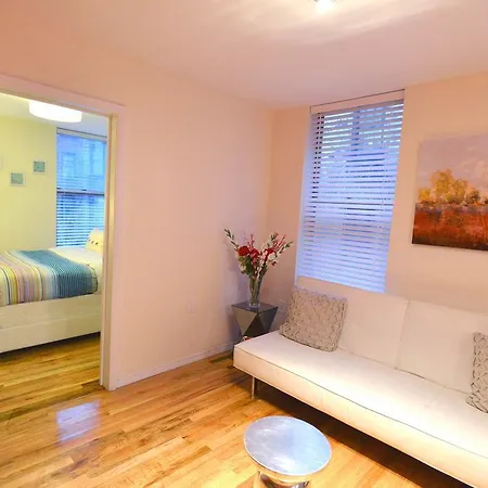 Lovely Two Bedroom Apt Apartment *