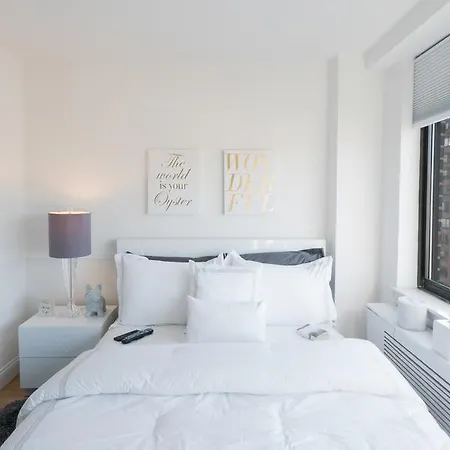 Ny Away Apartment *