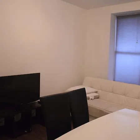 Apartment Two Bedroom - Hell's Kitchen *