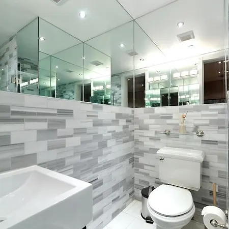 Apartment Midtown West 4 Bed 2 Bath
