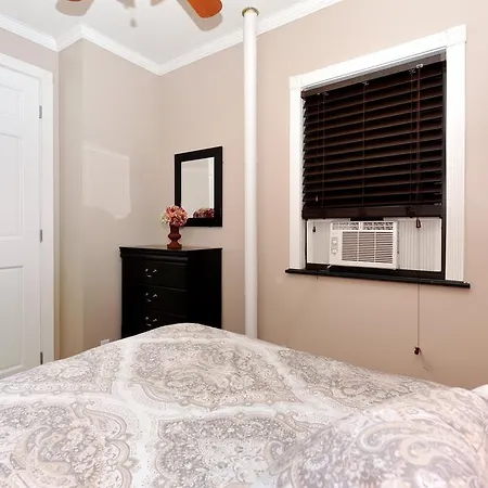 Midtown West 4 Bed 2 Bath