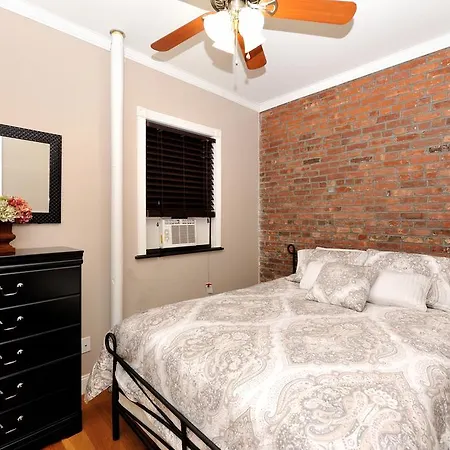 Apartment Midtown West 4 Bed 2 Bath