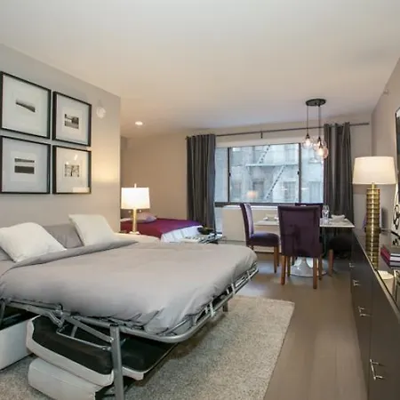 Places4stay Times Square Luxury Studio *