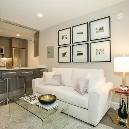 Places4stay Times Square Luxury Studio Apartment *