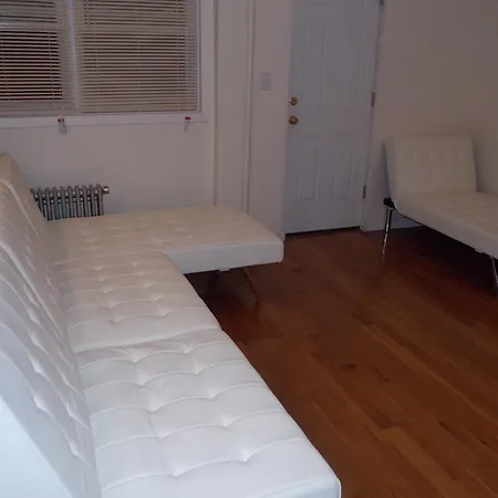 Two Bedroom Brighton Beach Apartment *