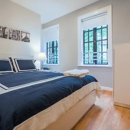 Prime Location In West Village 3 Bedrooms With 4 Baths *