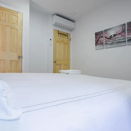 Prime Location In West Village 3 Bedrooms With 4 Baths Apartment *