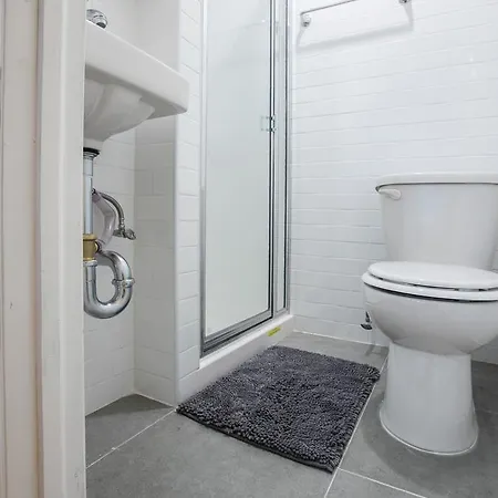 Prime Location In West Village 3 Bedrooms With 4 Baths *