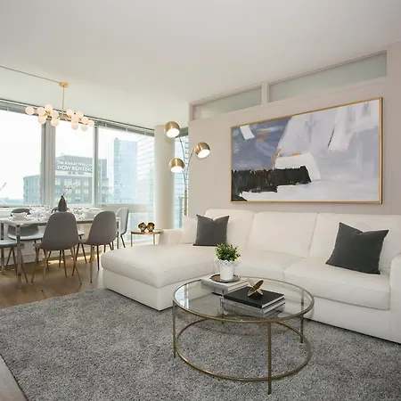 Three Bedroom With City View - Lincoln Center Apartment