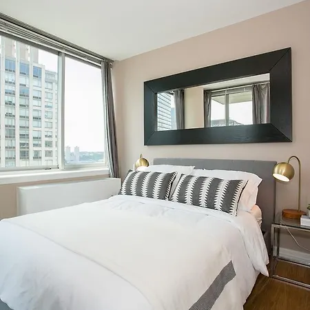 Three Bedroom With City View - Lincoln Center Apartment New York