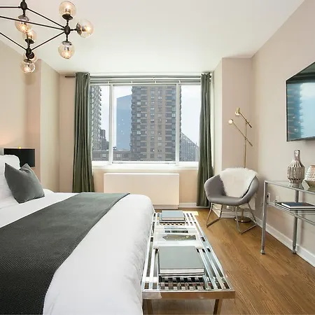 Three Bedroom With City View - Lincoln Center * New York