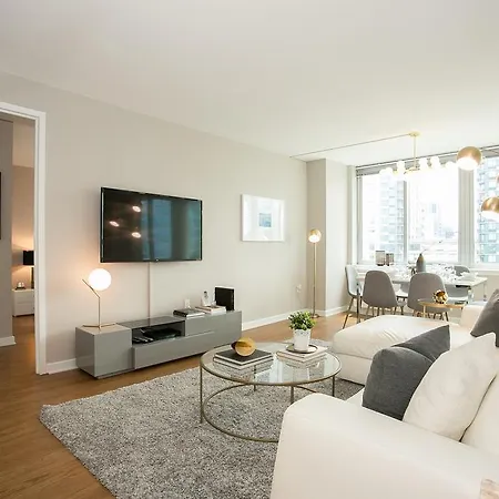 Three Bedroom With City View - Lincoln Center Apartment *