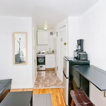Gramercy Park Apartments *