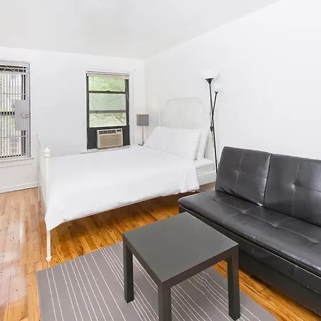 Gramercy Park Apartments *