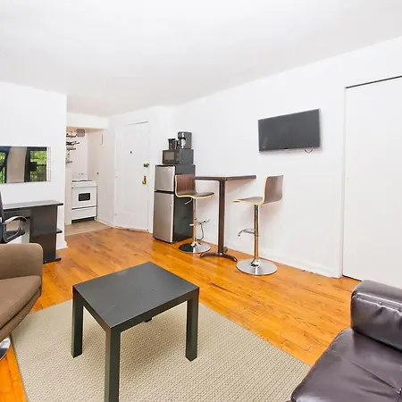 Gramercy Park Apartments *