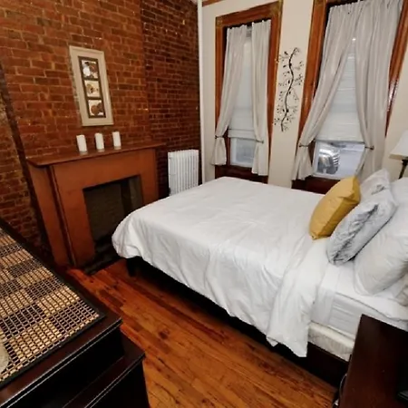 One-bedroom In Ues Apartment New York