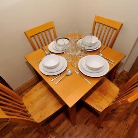 One-bedroom In Ues Apartment