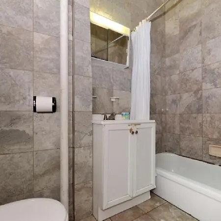 One-bedroom In Ues Apartment New York