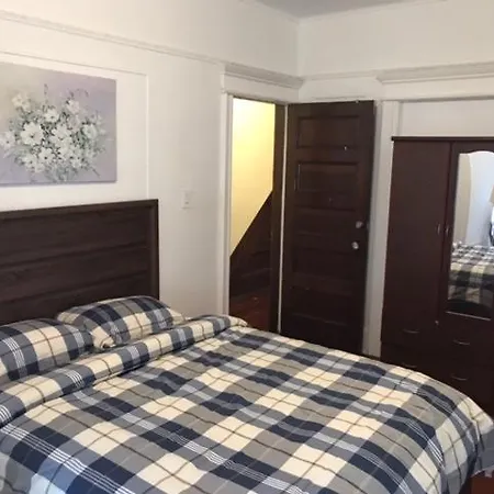 Superb 3 Bedroom In Bushwick/ridgewood New York