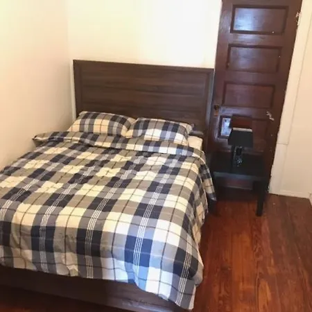 Superb 3 Bedroom In Bushwick/ridgewood Apartment