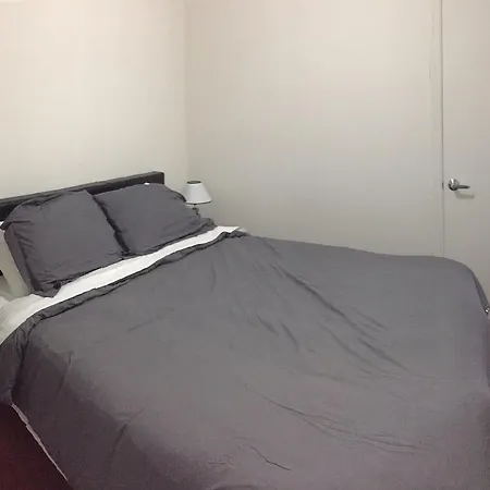 Comfortable Two Bedroom In East Village Apartment *