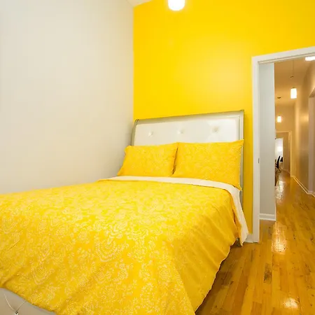 Deluxe Three Bedroom Apartment New York