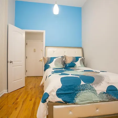 Deluxe Three Bedroom Apartment *