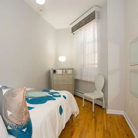 Deluxe Three Bedroom Apartment New York