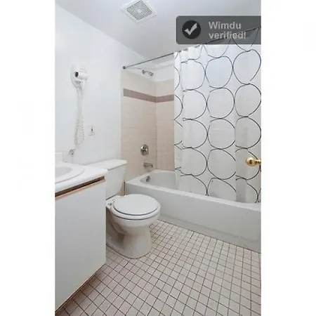 Apartment Harlem Three Bedroom *