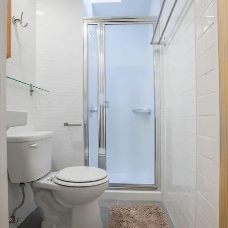 Prime Location In West Village 1 Bedroom With 2 Baths Apartment *