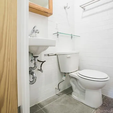 Apartment Prime Location In West Village 1 Bedroom With 2 Baths *