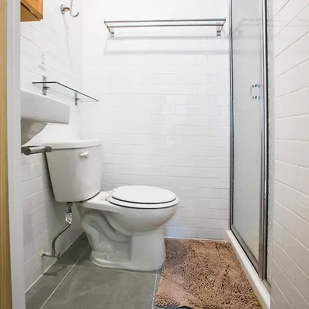 Prime Location In West Village 1 Bedroom With 2 Baths *