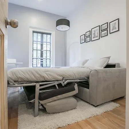 Prime Location In West Village 1 Bedroom With 2 Baths Apartment