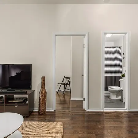 Apartment Beautiful Newly Renovated 3 Bedroom *