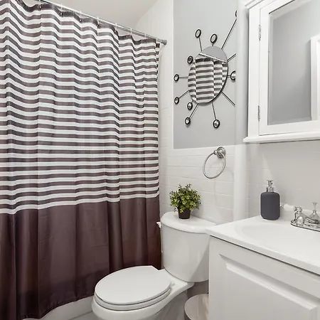 Beautiful Newly Renovated 3 Bedroom * New York