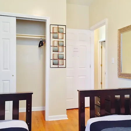 Apartment 2 Bedroom Flat Modern Decor *