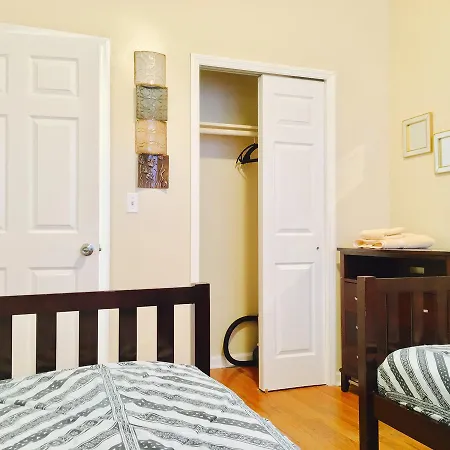 Apartment 2 Bedroom Flat Modern Decor *