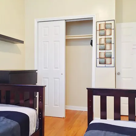 Apartment 2 Bedroom Flat Modern Decor *
