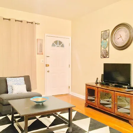 Apartment 2 Bedroom Flat Modern Decor *