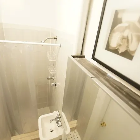 1st Ave Apt 2 *