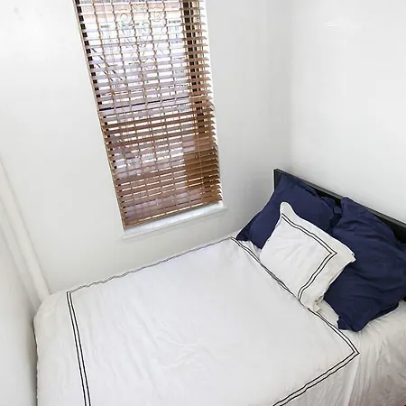 1st Ave Apt 9 Apartment New York