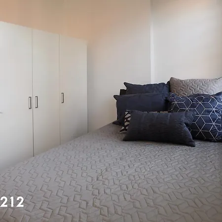 1st Ave Apt 7 Apartment *