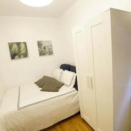1st Ave Apt 2 *