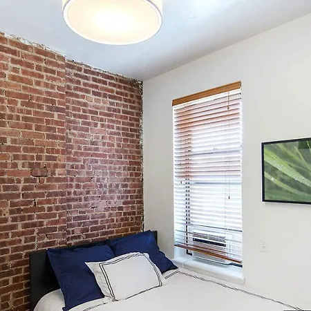 1st Ave Apt 9 * New York