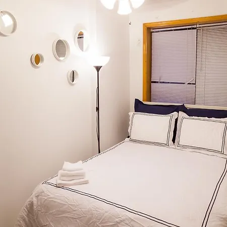 Elizabeth Street Apt 3 *