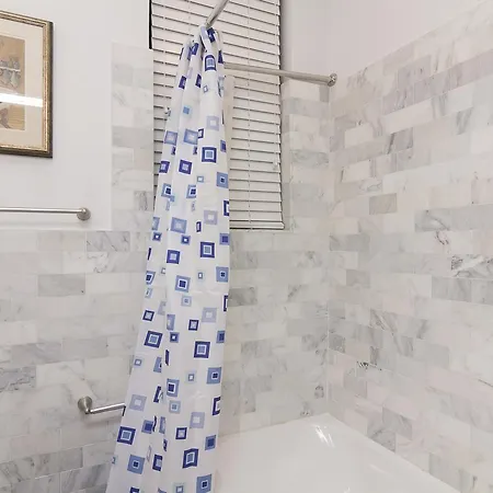 Thompson Street Apt 3c * New York